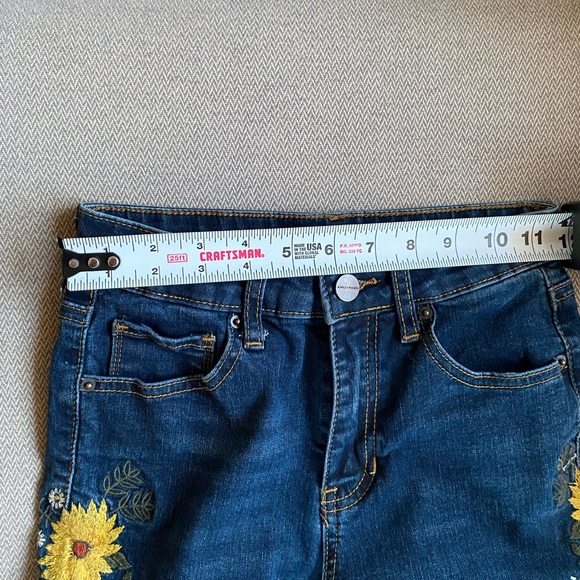 Ashley Mason Premium Floral Embroidered Flare Jeans Women’s Size 24 Hippie Boho - Picture 8 of 16